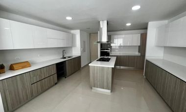 SE VENDE LUJOSO APARTAMENTO CON SALIDA AL MAR EN EL RODADERO SUR