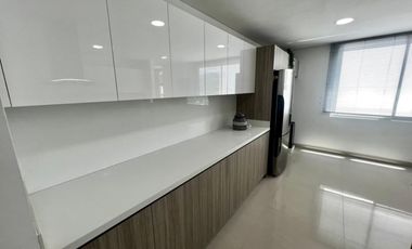 SE VENDE LUJOSO APARTAMENTO CON SALIDA AL MAR EN EL RODADERO SUR