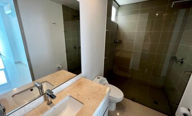 SE VENDE LUJOSO APARTAMENTO CON SALIDA AL MAR EN EL RODADERO SUR