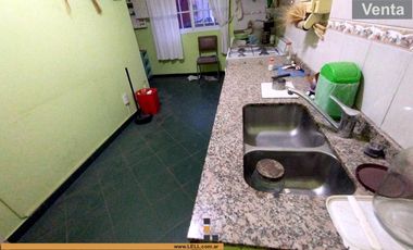 Casa 2 dorm. sobre Edison amplio terreno