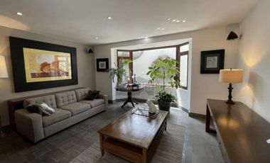 Residencia de 8 salas en venta en Club de Golf San Carlos, Metepec