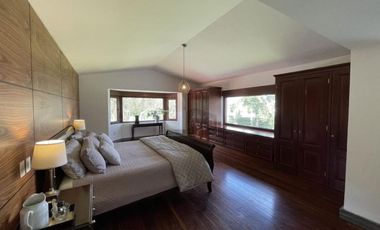 Residencia de 8 salas en venta en Club de Golf San Carlos, Metepec