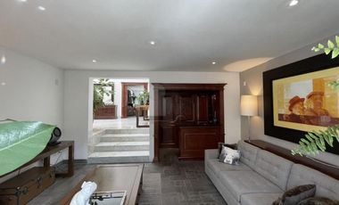 Residencia de 8 salas en venta en Club de Golf San Carlos, Metepec