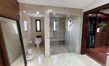 Residencia de 8 salas en venta en Club de Golf San Carlos, Metepec