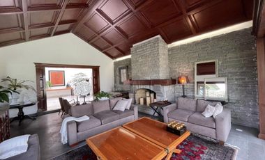 Residencia de 8 salas en venta en Club de Golf San Carlos, Metepec