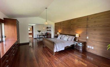 Residencia de 8 salas en venta en Club de Golf San Carlos, Metepec