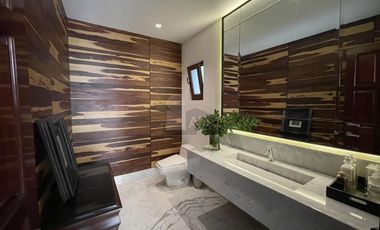 Residencia de 8 salas en venta en Club de Golf San Carlos, Metepec