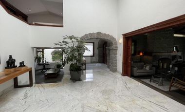 Residencia de 8 salas en venta en Club de Golf San Carlos, Metepec