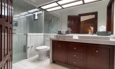 Residencia de 8 salas en venta en Club de Golf San Carlos, Metepec