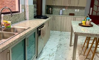 ALQUILO AMPLIA CASA DE 3 DORMITORIOS AMOBLADA - SAMBORONDON