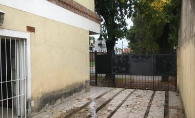 " Apto Credito " " Permuta "  Casa T/ Duplex de 5 Amb c/ Cocheras