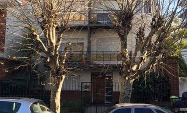 Departamento de 2 ambientes en PB con patio zona plaza Conesa Quilmes centro