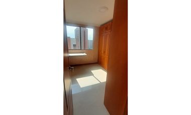 VENDO APARTAMENTO EN LOS COLORES MEDELLIN