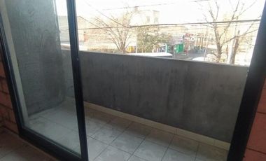 VENTA DE DEPARTAMENTO 2 AMBIENTES TIPO DÚPLEX - CON BALCÓN A LA CALLE - TRISTAN SUAREZ