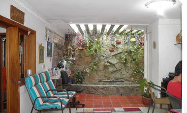 casa en venta en los acacios. Cod V14017