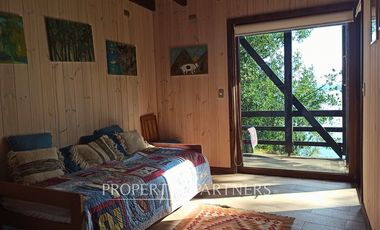 3 Preciosas Casas orilla de Lago Panguipulli en 2,4 ha. y 112 mts de playa