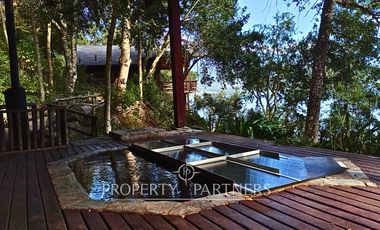 3 Preciosas Casas orilla de Lago Panguipulli en 2,4 ha. y 112 mts de playa