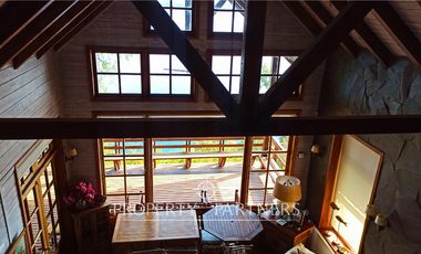 3 Preciosas Casas orilla de Lago Panguipulli en 2,4 ha. y 112 mts de playa
