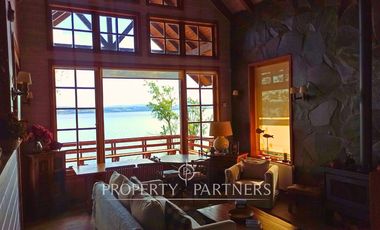3 Preciosas Casas orilla de Lago Panguipulli en 2,4 ha. y 112 mts de playa