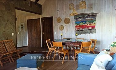 3 Preciosas Casas orilla de Lago Panguipulli en 2,4 ha. y 112 mts de playa