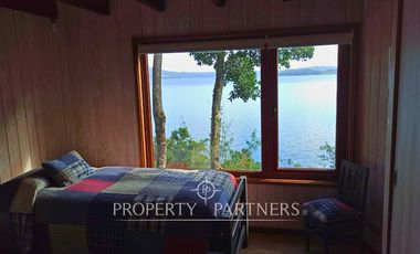 3 Preciosas Casas orilla de Lago Panguipulli en 2,4 ha. y 112 mts de playa
