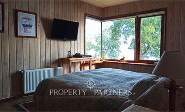 3 Preciosas Casas orilla de Lago Panguipulli en 2,4 ha. y 112 mts de playa