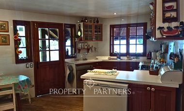 3 Preciosas Casas orilla de Lago Panguipulli en 2,4 ha. y 112 mts de playa