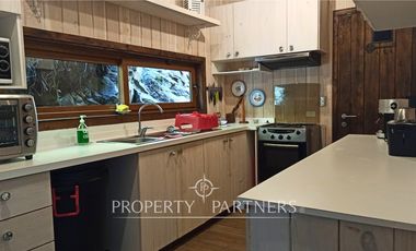 3 Preciosas Casas orilla de Lago Panguipulli en 2,4 ha. y 112 mts de playa