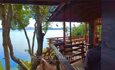 3 Preciosas Casas orilla de Lago Panguipulli en 2,4 ha. y 112 mts de playa