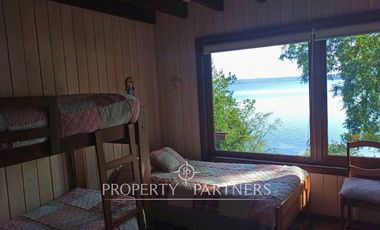 3 Preciosas Casas orilla de Lago Panguipulli en 2,4 ha. y 112 mts de playa