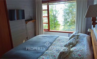 3 Preciosas Casas orilla de Lago Panguipulli en 2,4 ha. y 112 mts de playa