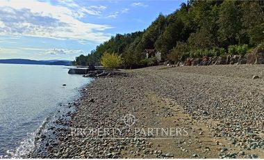 3 Preciosas Casas orilla de Lago Panguipulli en 2,4 ha. y 112 mts de playa