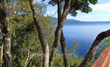 3 Preciosas Casas orilla de Lago Panguipulli en 2,4 ha. y 112 mts de playa