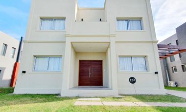 Casa en alquiler en Araucarias, Puertos del Lago, Escobar