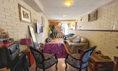 Venta casa en Ñuñoa para inversión o vivir Metro Villa Frei