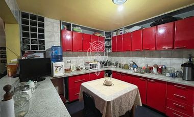 Venta casa en Ñuñoa para inversión o vivir Metro Villa Frei
