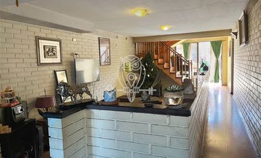 Venta casa en Ñuñoa para inversión o vivir Metro Villa Frei