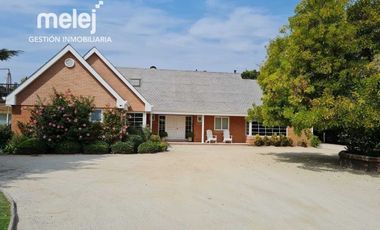 Venta Maravillosa Casa Estilo Georgian en Condominio, Buin
