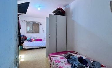 SE VENDE CASA DE 6 AMBIENTES EN FLORES
