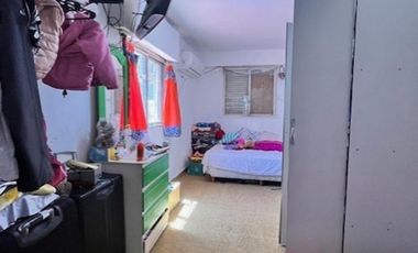 SE VENDE CASA DE 6 AMBIENTES EN FLORES