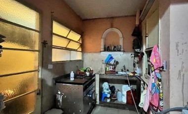 SE VENDE CASA DE 6 AMBIENTES EN FLORES
