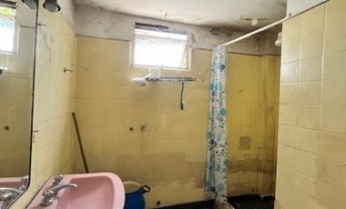 SE VENDE CASA DE 6 AMBIENTES EN FLORES