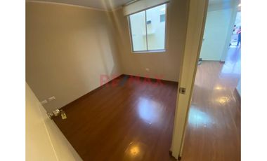 Alquilo Hermoso Y Amplio Departamento En Las Lomas De La Molina - 1Er Piso - 4 Dorm - 2 Estac