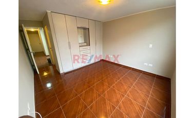 Alquilo Hermoso Y Amplio Departamento En Las Lomas De La Molina - 1Er Piso - 4 Dorm - 2 Estac