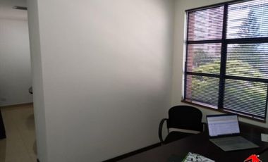 oficina en venta en el poblado. Cod V3446