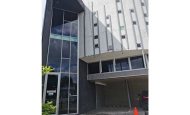 SE ALQUILA EDIFICIO EN PARQUE LEFEVRE >>PRECIO DE OPORTUNIDAD<<