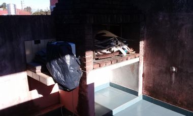 Ph fondo 4 amb amplios living cocina comedor baño 3 dormitorios escritorio patio,lavadero y terraza.