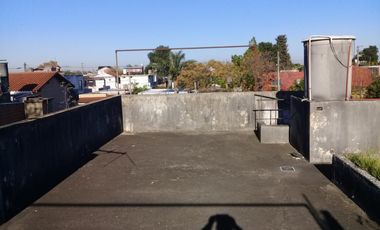 Ph fondo 4 amb amplios living cocina comedor baño 3 dormitorios escritorio patio,lavadero y terraza.