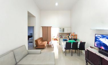 Rumah 10 menit ke Gerbang Tol BSD Barat SHM Hadap Timur J-48783