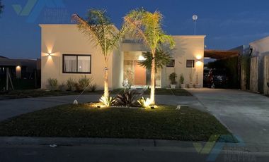 Casa amueblada con pileta - San Eduardo lote interno